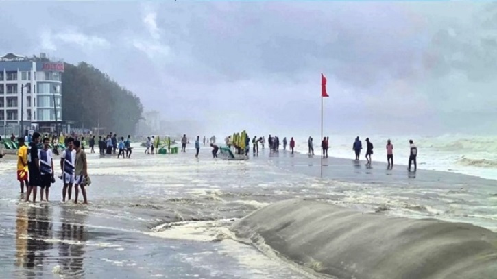 টানা বৃষ্টিতে কক্সবাজারে পর্যটকদের ভোগান্তি টানা বৃষ্টিতে কক্সবাজারে পর্যটকদের ভোগান্তি