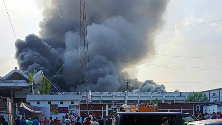 শাহজালাল বিমানবন্দরের আগুন শাহজালাল বিমানবন্দরের আগুন