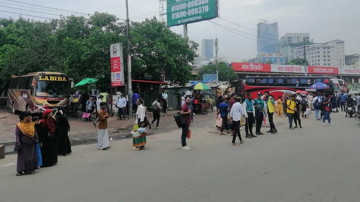 স্বস্তিতেই ঢাকায় ফিরছে মানুষ স্বস্তিতেই ঢাকায় ফিরছে মানুষ