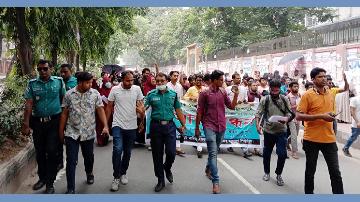 ঢাবি অধিভুক্ত ৭ কলেজ শিক্ষার্থীদের বিক্ষোভ ঢাবি অধিভুক্ত ৭ কলেজ শিক্ষার্থীদের বিক্ষোভ