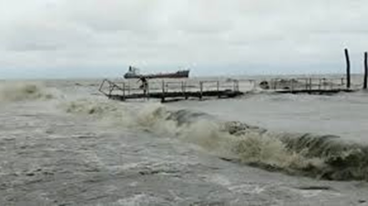 হাতিয়ার সঙ্গে সারা দেশের নৌ-যোগাযোগ বন্ধ হাতিয়ার সঙ্গে সারা দেশের নৌ-যোগাযোগ বন্ধ