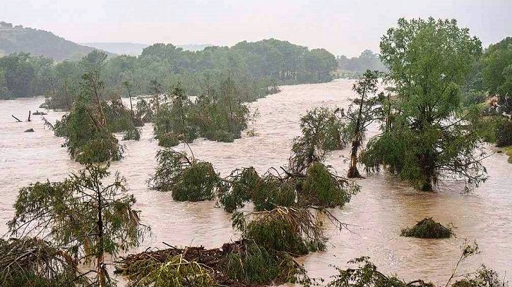 যুক্তরাষ্ট্রে ভয়াবহ বন্যায় ১৩ জনের প্রাণহানি যুক্তরাষ্ট্রে ভয়াবহ বন্যায় ১৩ জনের প্রাণহানি