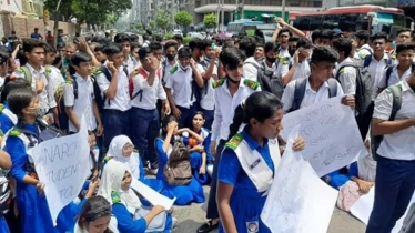 Students block Banani road demanding half pass