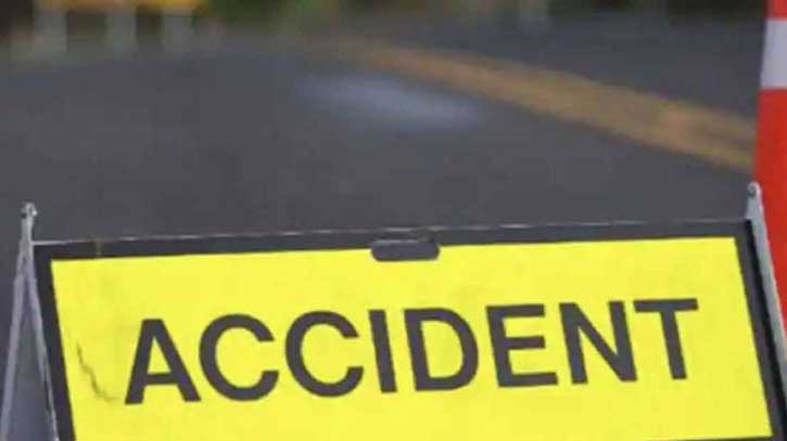 Newborn, 2 others killed in Rangpur bus-microbus collision