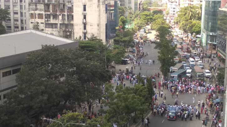 Viqarunnisa students block road in Dhaka