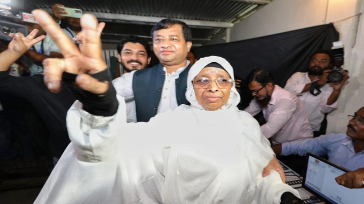 প্রথম নারী মেয়র পেয়ে উল্লসিত ভাওয়ালবাসী প্রথম নারী মেয়র পেয়ে উল্লসিত ভাওয়ালবাসী