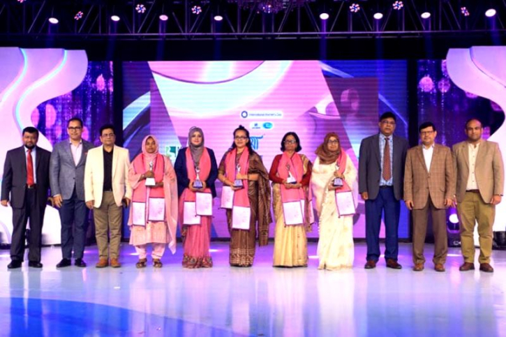‘জয়া আলোকিত নারী’ সম্মাননা পেলেন ৬ মহীয়সী ‘জয়া আলোকিত নারী’ সম্মাননা পেলেন ৬ মহীয়সী
