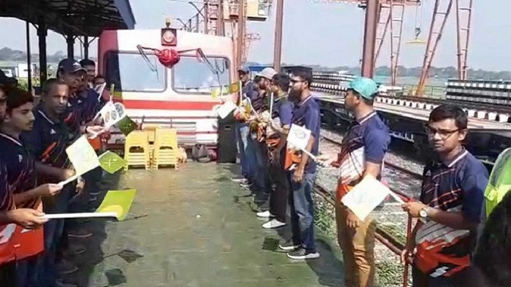 পদ্মা সেতুর রেলপথে পরীক্ষামূলক ‘ট্র্যাক কার’ পদ্মা সেতুর রেলপথে পরীক্ষামূলক ‘ট্র্যাক কার’