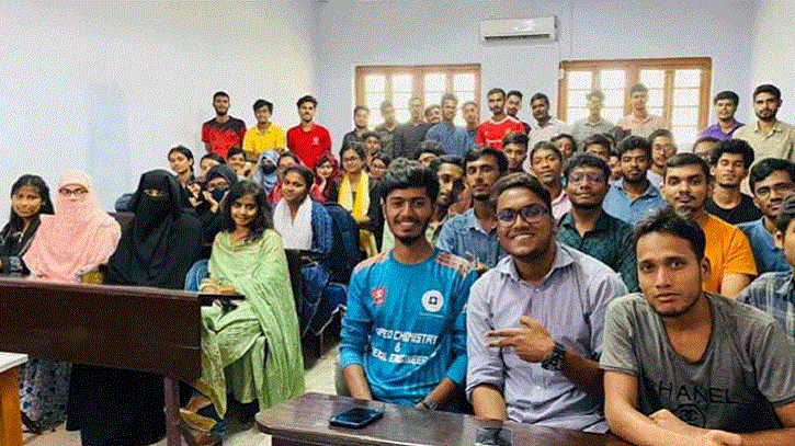 শ্রেণিকক্ষে ফিরলেন রাবি শিক্ষার্থীরা শ্রেণিকক্ষে ফিরলেন রাবি শিক্ষার্থীরা