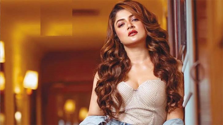 শেক্সপিয়ারের হ্যামলেটে ওফেলিয়া হচ্ছেন শ্রাবন্তী শেক্সপিয়ারের হ্যামলেটে ওফেলিয়া হচ্ছেন শ্রাবন্তী