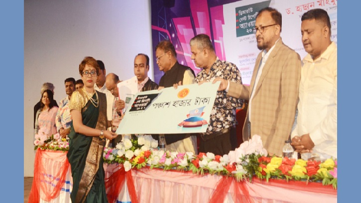 ডিআরইউ বেস্ট রিপোর্টিং অ্যাওয়ার্ড পেলেন ঝর্ণা মনি ডিআরইউ বেস্ট রিপোর্টিং অ্যাওয়ার্ড পেলেন ঝর্ণা মনি