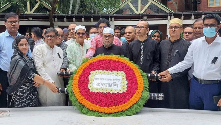 বঙ্গবন্ধুর সমাধিতে নবনিযুক্ত ১১ জন বিচারপতির শ্রদ্ধা বঙ্গবন্ধুর সমাধিতে নবনিযুক্ত ১১ জন বিচারপতির শ্রদ্ধা