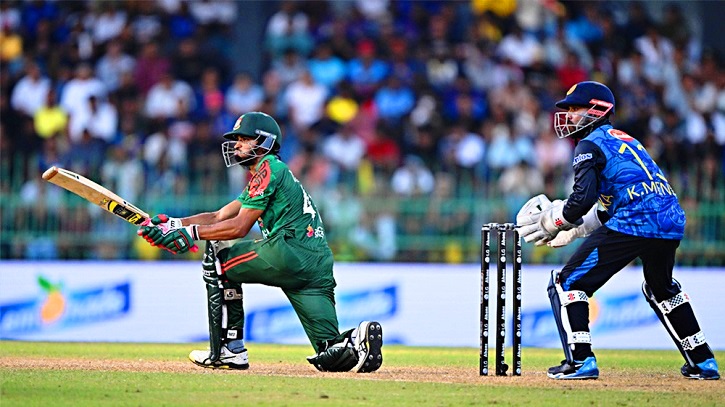 ওয়ানডে সিরিজ: বাংলাদেশের ২৪৮ রান সংগ্রহ ওয়ানডে সিরিজ: বাংলাদেশের ২৪৮ রান সংগ্রহ