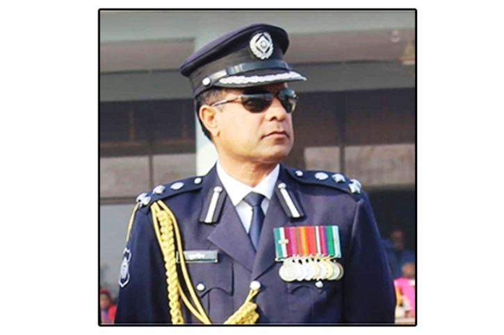 র্যাবের নবনিযুক্ত ডিজি এম খুরশীদ হোসেন র্যাবের নবনিযুক্ত ডিজি এম খুরশীদ হোসেন