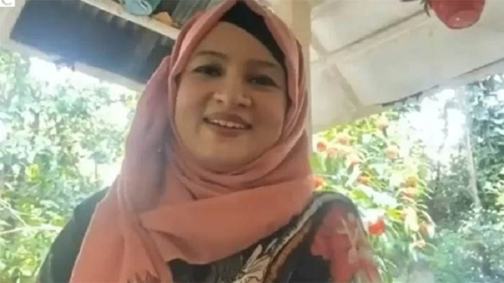 প্রথম নারী চা নিলামকারী মায়িশা প্রথম নারী চা নিলামকারী মায়িশা