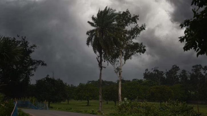 সাত জেলায় ৬০ কিলোমিটার বেগে ঝড়ের আভাস সাত জেলায় ৬০ কিলোমিটার বেগে ঝড়ের আভাস
