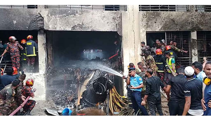 উত্তরায় বিমান বিধ্বস্ত: প্রাণহানি বেড়ে ৬, দগ্ধ ৭০ উত্তরায় বিমান বিধ্বস্ত: প্রাণহানি বেড়ে ৬, দগ্ধ ৭০