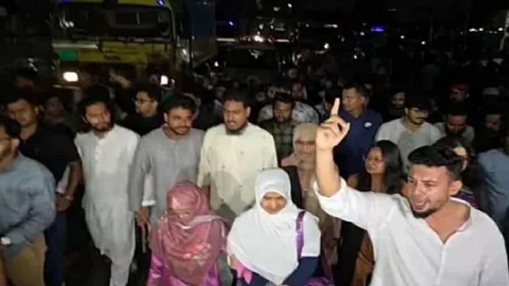 এনসিপি কার্যালয়ের সামনে ককটেল বিস্ফোরণ, আহত ৬ এনসিপি কার্যালয়ের সামনে ককটেল বিস্ফোরণ, আহত ৬