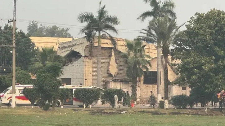 পাকিস্তানের ২৪ স্থাপনায় ভারতের হামলা পাকিস্তানের ২৪ স্থাপনায় ভারতের হামলা