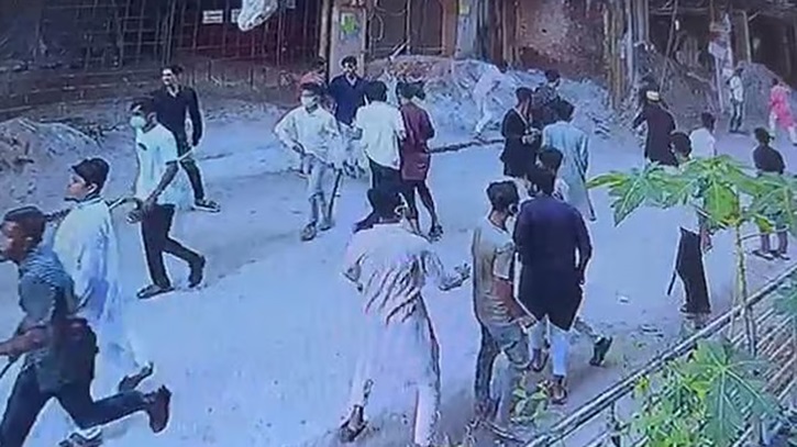 পল্লবীতে চাঁদার দাবিতে সশস্ত্র হামলা: ব্যবসাপ্রতিষ্ঠানে গুলিবর্ষণ পল্লবীতে চাঁদার দাবিতে সশস্ত্র হামলা: ব্যবসাপ্রতিষ্ঠানে গুলিবর্ষণ