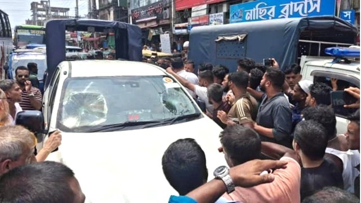 নোয়াখালীতে ভ্রাম্যমাণ আদালতের অভিযানে হামলা নোয়াখালীতে ভ্রাম্যমাণ আদালতের অভিযানে হামলা