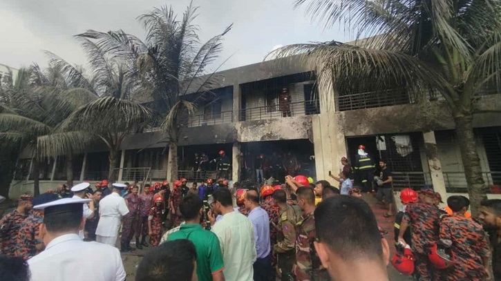 উত্তরায় বিমান বিধ্বস্ত: প্রাণহানি বেড়ে ১৯, আহত অর্ধশতাধিক উত্তরায় বিমান বিধ্বস্ত: প্রাণহানি বেড়ে ১৯, আহত অর্ধশতাধিক