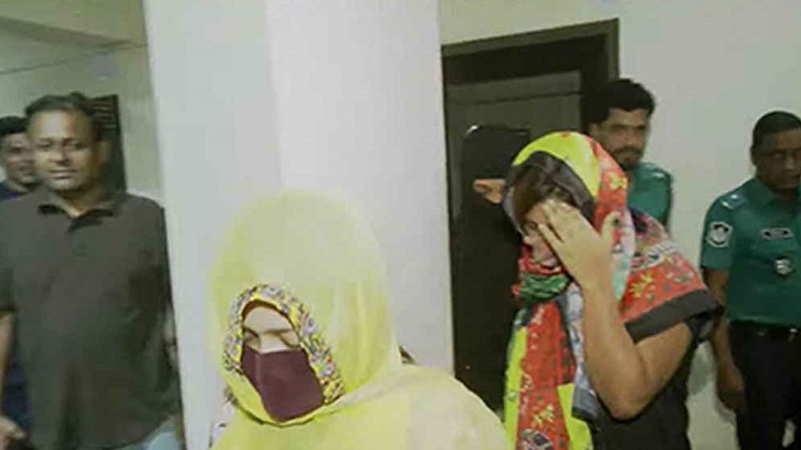 পুরুষকে দুই নারীর চাবুকপেটা, যা জানা গেল পুরুষকে দুই নারীর চাবুকপেটা, যা জানা গেল