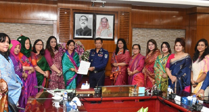 আইজিপির সঙ্গে পুনাক নেত্রীদের সাক্ষাৎ আইজিপির সঙ্গে পুনাক নেত্রীদের সাক্ষাৎ