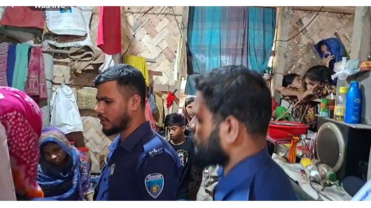 মৃত শিশুর শরীরে দেখা গেল আঘাতের চিহ্ন, সৎ মা আটক মৃত শিশুর শরীরে দেখা গেল আঘাতের চিহ্ন, সৎ মা আটক