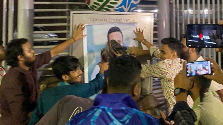 মিরপুরে বিদায়ী টেস্ট খেলতে সাকিবের ইচ্ছা, ক্ষোভে ছবিতে জুতাপেটা মিরপুরে বিদায়ী টেস্ট খেলতে সাকিবের ইচ্ছা, ক্ষোভে ছবিতে জুতাপেটা