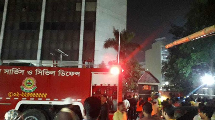 মতিঝিলে সেনাকল্যাণ ভবনে আগুন মতিঝিলে সেনাকল্যাণ ভবনে আগুন