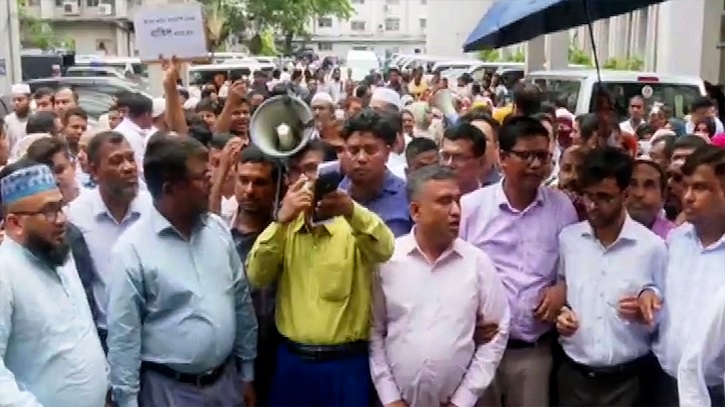 আজও সচিবালয়ে বিক্ষোভ আজও সচিবালয়ে বিক্ষোভ