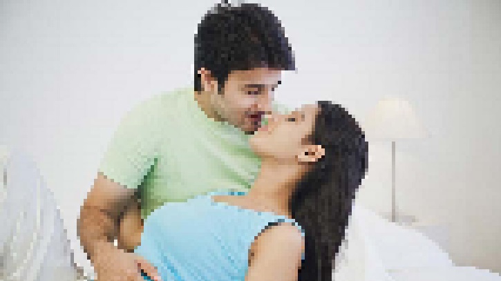 রাতে স্বামী-স্ত্রীর এসব কাজে ‘রোম্যান্স’ বজায় থাকবে চিরদিন রাতে স্বামী-স্ত্রীর এসব কাজে ‘রোম্যান্স’ বজায় থাকবে চিরদিন
