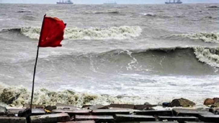 অতি ভারী বৃষ্টির আভাস, সমুদ্র বন্দরে সতর্ক সংকেত অতি ভারী বৃষ্টির আভাস, সমুদ্র বন্দরে সতর্ক সংকেত