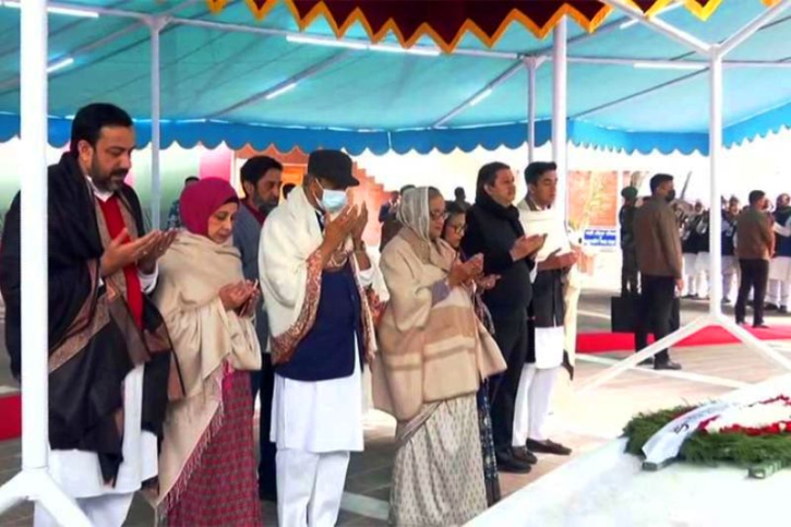 বঙ্গবন্ধুর সমাধিতে প্রধানমন্ত্রীর শ্রদ্ধা বঙ্গবন্ধুর সমাধিতে প্রধানমন্ত্রীর শ্রদ্ধা