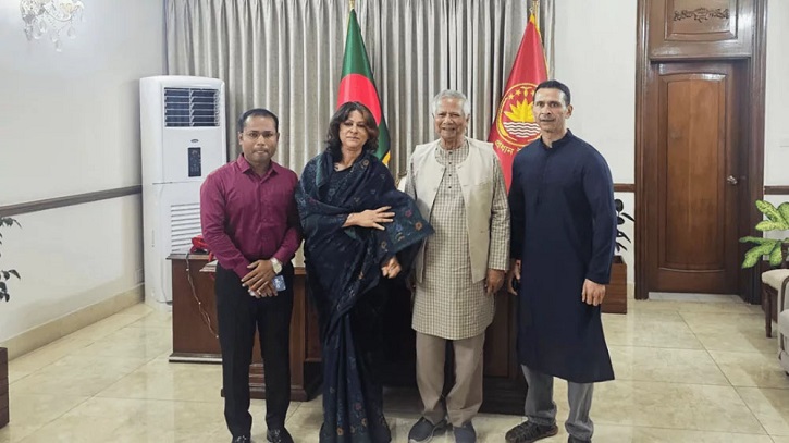 ড. ইউনূসের সঙ্গে সোহেল তাজ ও শারমিন আহমদের সাক্ষাৎ ড. ইউনূসের সঙ্গে সোহেল তাজ ও শারমিন আহমদের সাক্ষাৎ