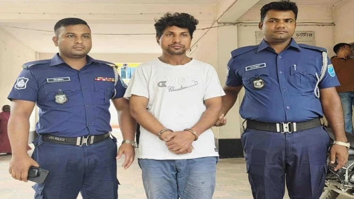 চার ছাত্রীকে আটকে রেখে ধর্ষণ, শিক্ষক গ্রেপ্তার চার ছাত্রীকে আটকে রেখে ধর্ষণ, শিক্ষক গ্রেপ্তার