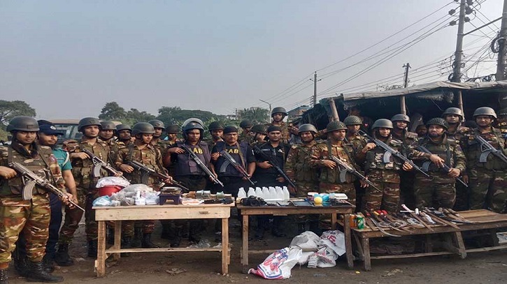 টঙ্গীতে যৌথ বাহিনীর মাদকবিরোধী অভিযান, আটক ৪০ টঙ্গীতে যৌথ বাহিনীর মাদকবিরোধী অভিযান, আটক ৪০