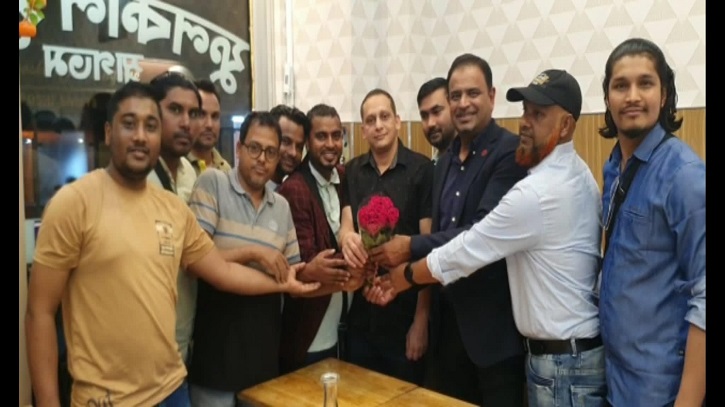 গিনেস বুকে স্থান পাওয়া অলি খাঁনকে ফ্রান্সে সংবর্ধনা গিনেস বুকে স্থান পাওয়া অলি খাঁনকে ফ্রান্সে সংবর্ধনা