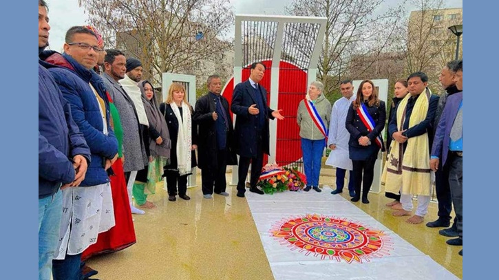 বৃষ্টি উপেক্ষা করে প্যারিসে ‘আন্তর্জাতিক মাতৃভাষা দিবস’ পালন বৃষ্টি উপেক্ষা করে প্যারিসে ‘আন্তর্জাতিক মাতৃভাষা দিবস’ পালন