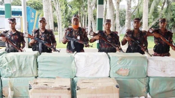 ব্রাহ্মণবাড়িয়া প্রায় সাড়ে ৬ কোটি টাকার ভারতীয় মালামাল জব্দ ব্রাহ্মণবাড়িয়া প্রায় সাড়ে ৬ কোটি টাকার ভারতীয় মালামাল জব্দ