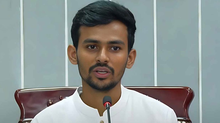 নগর ভবন ঘিরে আন্দোলন ‘গায়ের জোরে’: উপদেষ্টা আসিফ মাহমুদ নগর ভবন ঘিরে আন্দোলন ‘গায়ের জোরে’: উপদেষ্টা আসিফ মাহমুদ