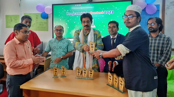 নজরুল বিশ্ববিদ্যালয়ে প্রোগ্রামিং কনটেস্টের পুরস্কার বিতরণ নজরুল বিশ্ববিদ্যালয়ে প্রোগ্রামিং কনটেস্টের পুরস্কার বিতরণ