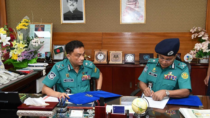 ডিএমপির নবনিযুক্ত কমিশনারের দায়িত্বগ্রহণ ডিএমপির নবনিযুক্ত কমিশনারের দায়িত্বগ্রহণ