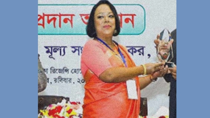 সাবেক কর কমিশনার ওয়াহিদার বিরুদ্ধে দুদকের মামলা সাবেক কর কমিশনার ওয়াহিদার বিরুদ্ধে দুদকের মামলা