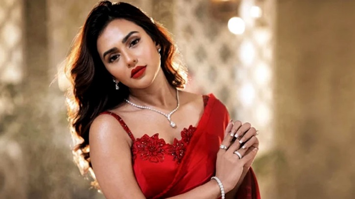 বিমানবন্দর থেকে নুসরাত ফারিয়া আটক