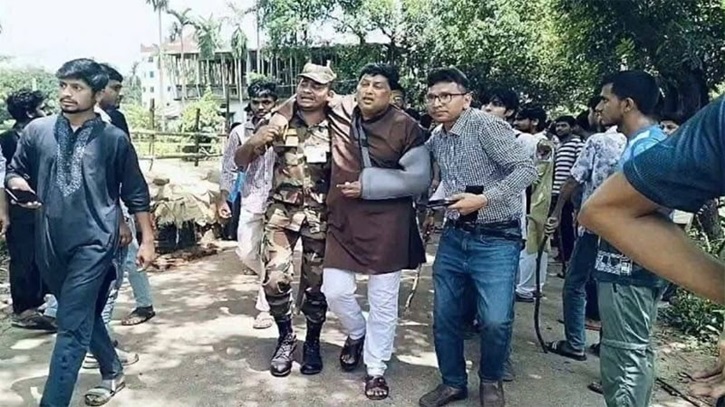 চবিতে শিক্ষার্থী-স্থানীয় সংঘর্ষ, আহত ২০