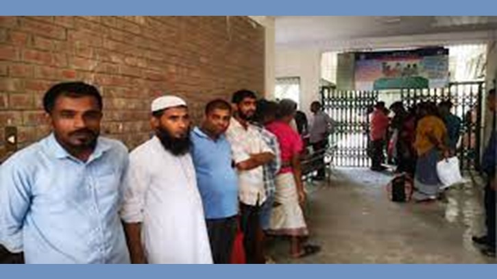 নরসিংদীতে আরো ১৫৬ বন্দির আত্মসমর্পণ নরসিংদীতে আরো ১৫৬ বন্দির আত্মসমর্পণ